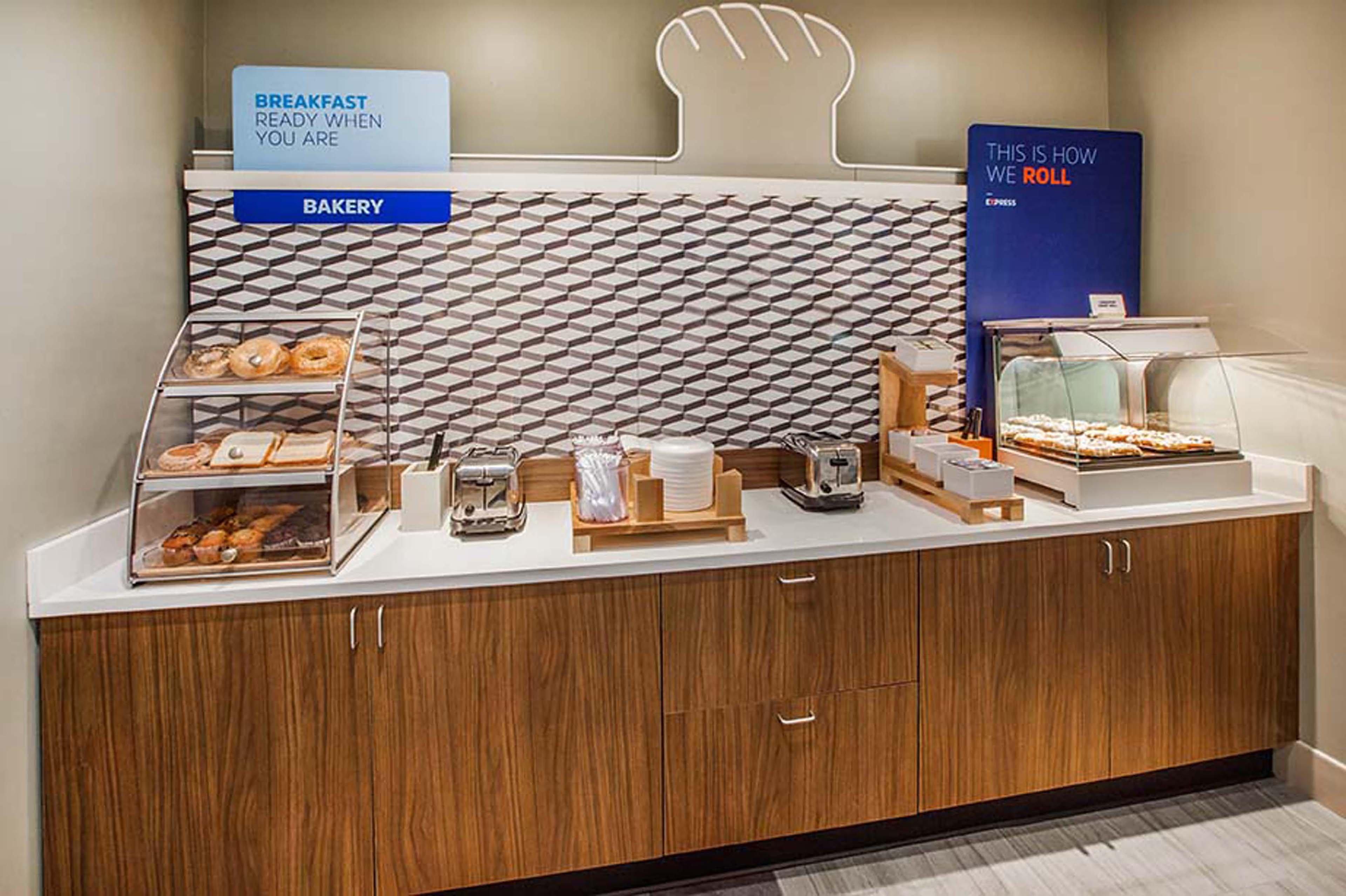 Holiday Inn Express & Suites Tulsa Midtown By Ihg Ngoại thất bức ảnh