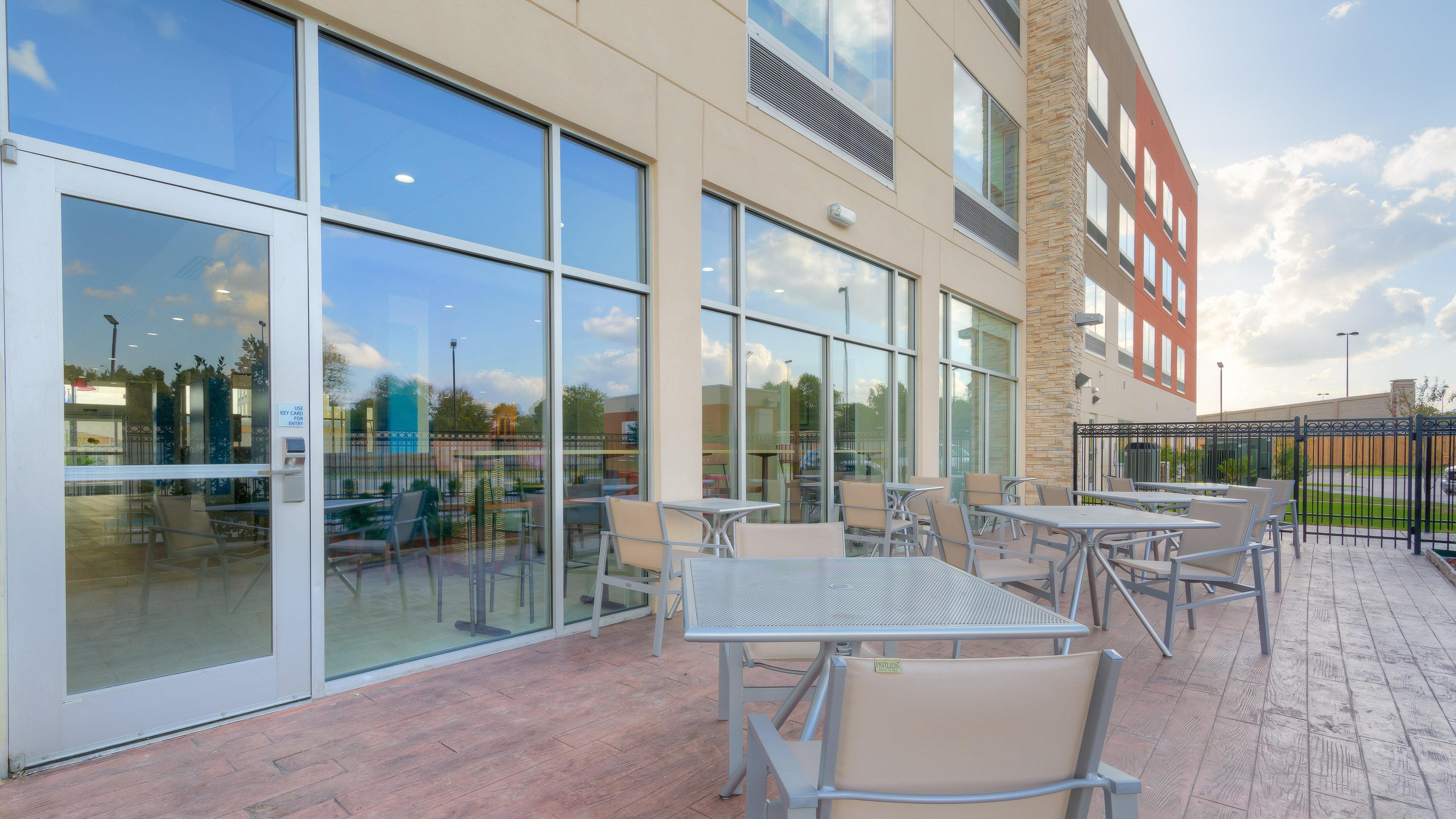 Holiday Inn Express & Suites Tulsa Midtown By Ihg Ngoại thất bức ảnh