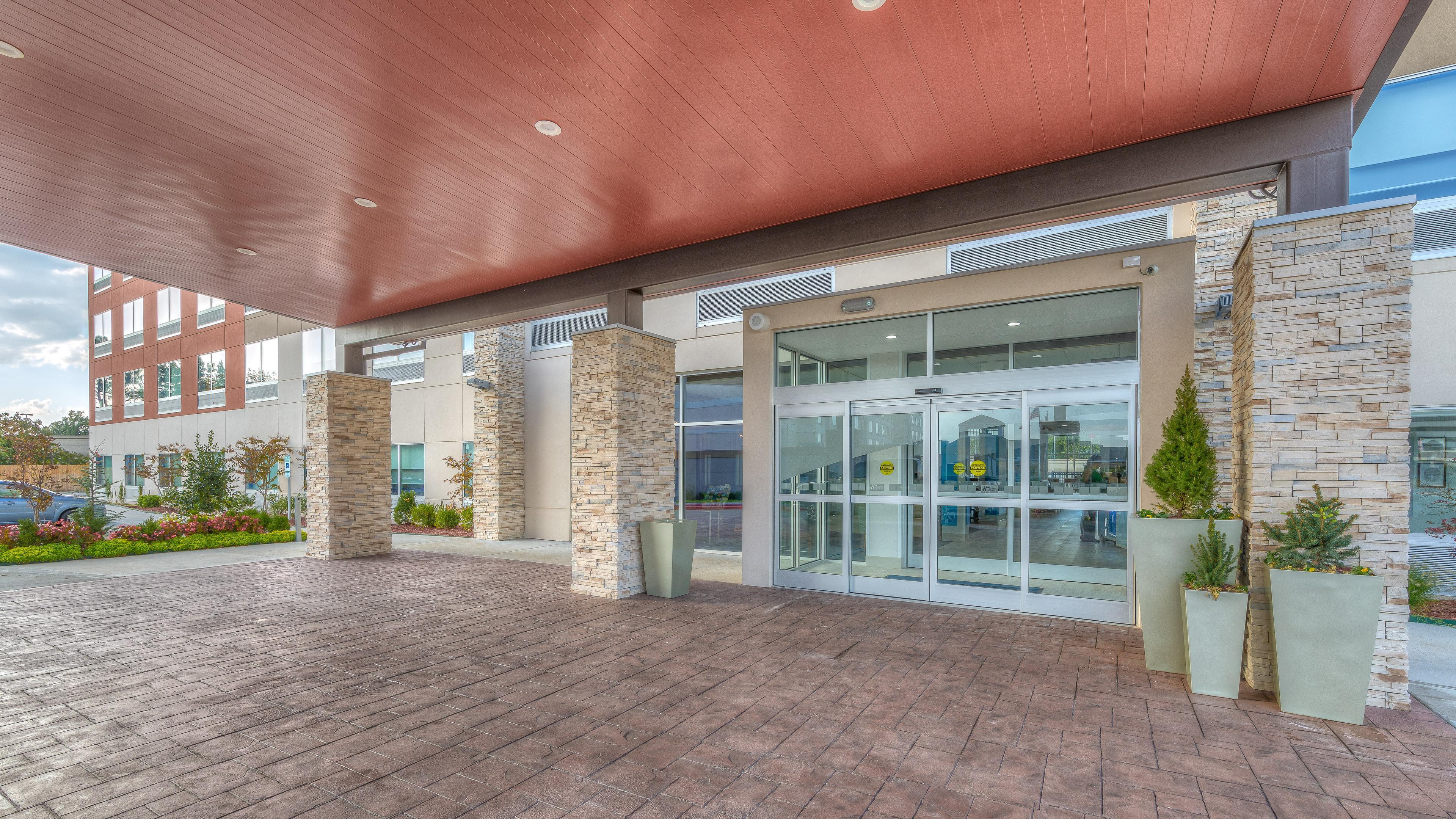 Holiday Inn Express & Suites Tulsa Midtown By Ihg Ngoại thất bức ảnh